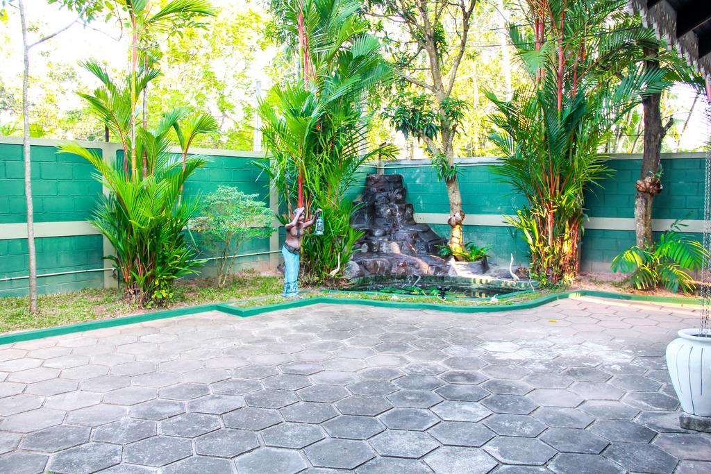 Negombo Village Guesthouse Exterior photo